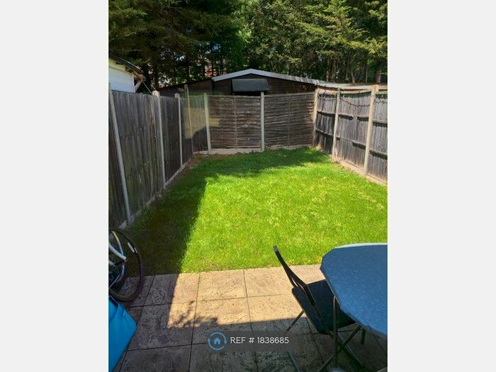 1 Bedroom Flat To Rent In Woodcroft Av, London, NW7