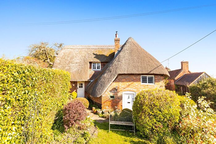 3 Bedroom Cottage For Sale In Farm Lane, Great Bedwyn, SN8