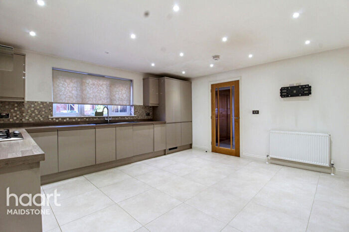 4 Bedroom Detached House To Rent In Lodge Close, Maidstone, ME16