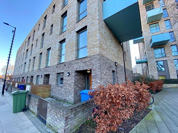 4 Bedroom Flat To Rent In Monolulu Court, Harvard Gardens, Elephant And Castle, SE17