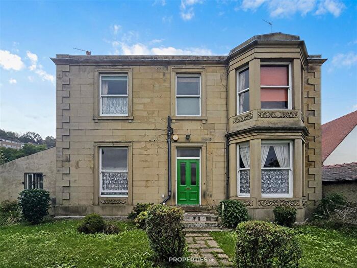 3 Bedroom Property For Sale In Earls Avenue, Huddersfield, HD5