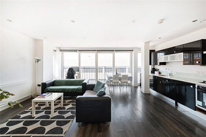 2 Bedroom Apartment To Rent In York House, Whymark Avenue, Wood Green, N22