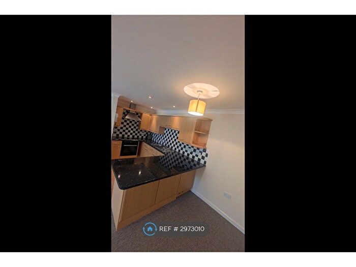 2 Bedroom Flat To Rent In Heathfield House, Newton Abbot, TQ13