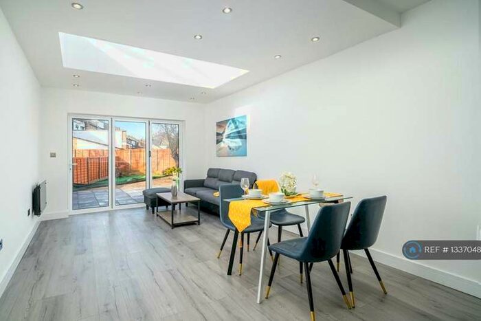 2 Bedroom Apartment To Rent In Barking Road, London, E13