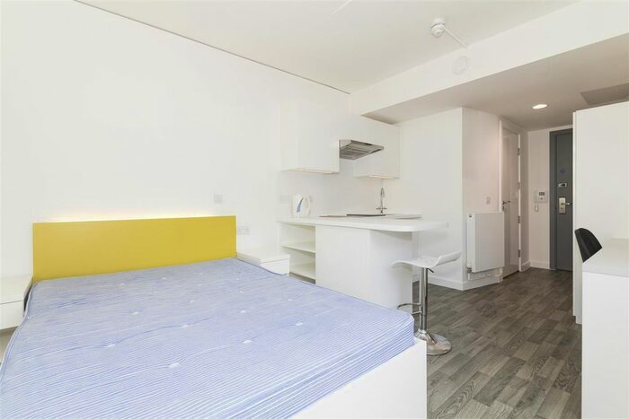 Studio To Rent In St. Anns Road, London, W11