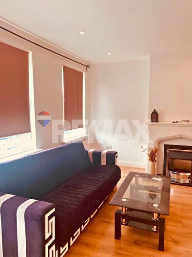 3 Bedroom Flat To Rent In Collier Row Road, Romford, RM5