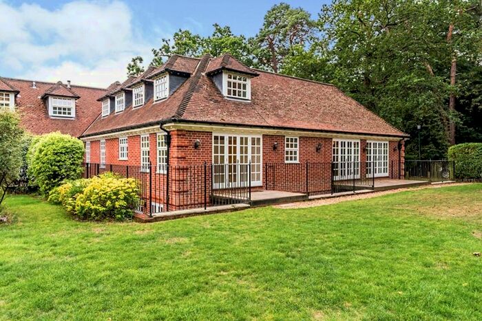 4 Bedroom Semi-Detached House To Rent In Bracken Place, Chilworth, Southampton, SO16