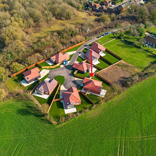 3 Bedroom Bungalow For Sale In Fawkham Road, Longfield, DA3
