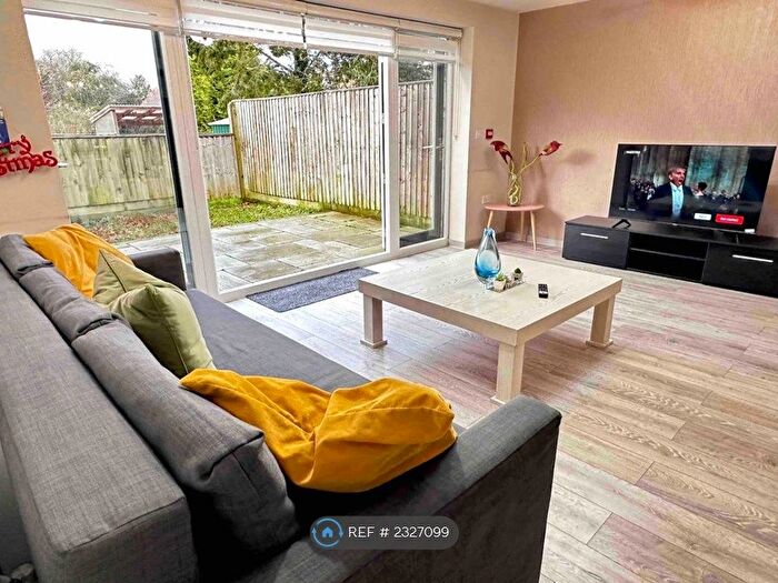 2 Bedroom Flat To Rent In Pinnocks Way, Oxford, OX2