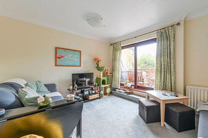 2 Bedroom Flat To Rent In Fowey Close, Wapping, London, E1W