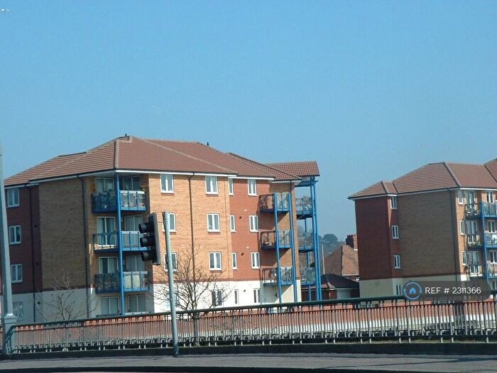 2 Bedroom Flat To Rent In Manor Wharf, Southampton, SO18