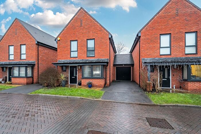 3 Bedroom Link Detached House For Sale In Brook Close, Swanmore, Southampton, Hampshire, SO32