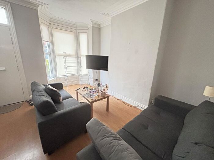 3 Bedroom Semi Detached House To Rent In Ashville Avenue, Leeds, LS6