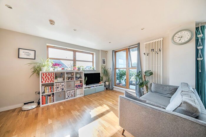 2 Bedroom Flat For Sale In Woolwich Road, London, SE10
