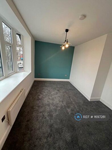 2 Bedroom Flat To Rent In Davyhulme Circle, Urmston, Manchester, M41