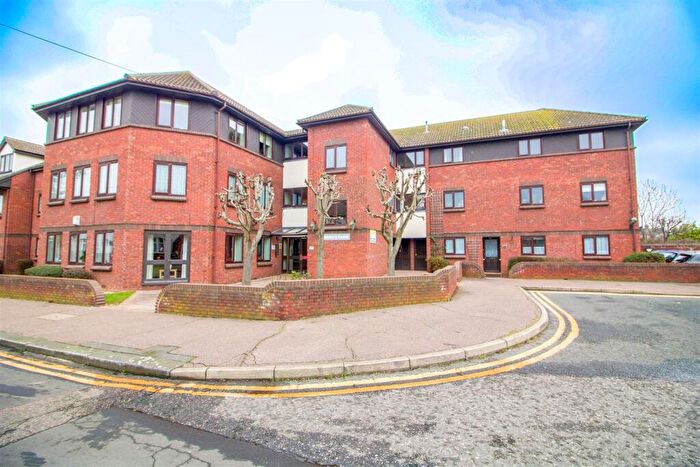 2 Bedroom Retirement Property For Sale In Stadium Road, Southend-on-Sea, SS2