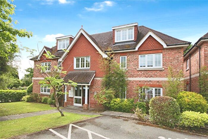 2 Bedroom Apartment For Sale In Bardeen Place, Bracknell, Berkshire, RG12
