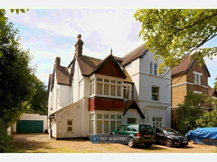 2 Bedroom Flat To Rent In Foxgrove Road, Beckenham, BR3