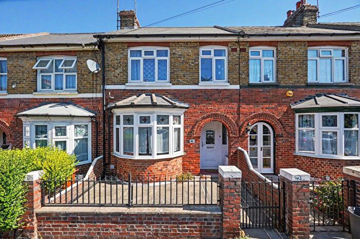 3 Bedroom Terraced House For Sale In Valley Road, Gillingham, ME7