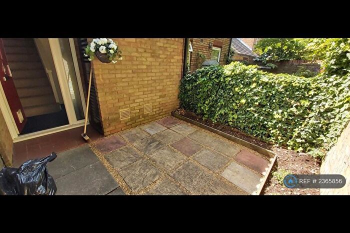 2 Bedroom Flat To Rent In Baron Court, Stevenage, SG1