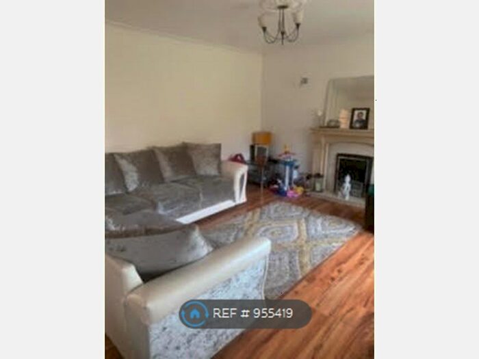 3 Bedroom Semi-Detached House To Rent In Rowan Close, Sunderland SR4