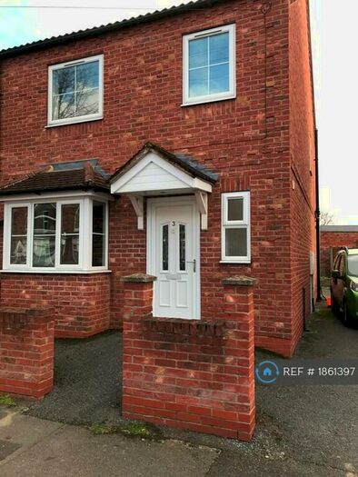 3 Bedroom Semi-Detached House To Rent In St. Andrews Court, Gainsborough, DN21