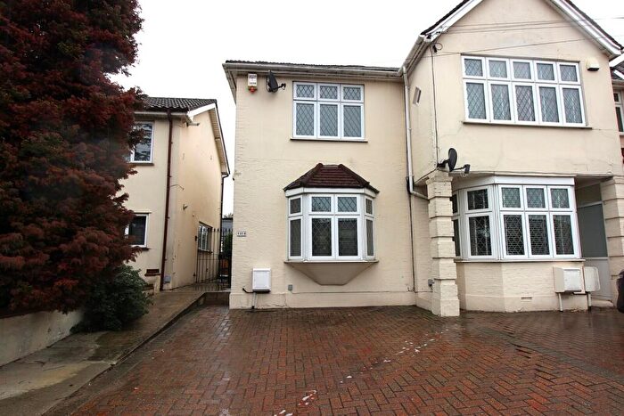 2 Bedroom End Of Terrace House To Rent In Southend Arterial Road, RM11