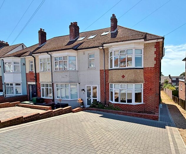 3 Bedroom Semi-Detached House For Sale In Woodfield Avenue, Farlington, Portsmouth, PO6