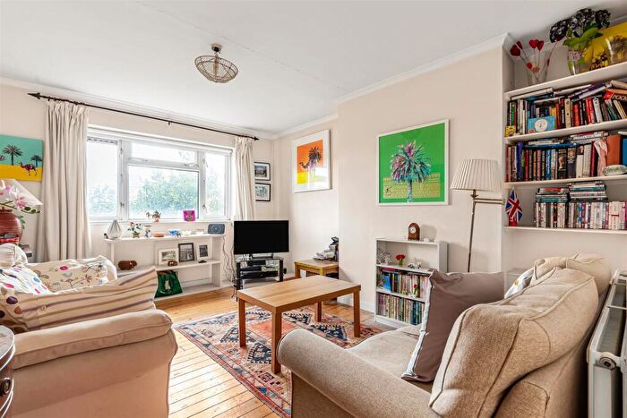 2 Bedroom Flat For Sale In Railway Side, Barnes, London, SW13