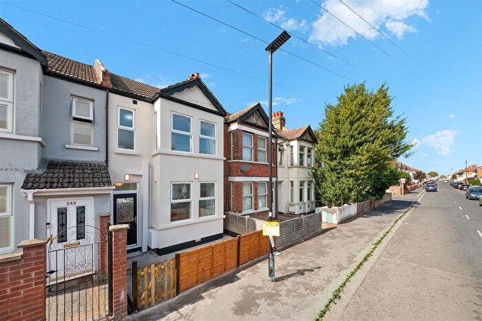 3 Bedroom Terraced House For Sale In Cromwell Road, Hounslow, TW3