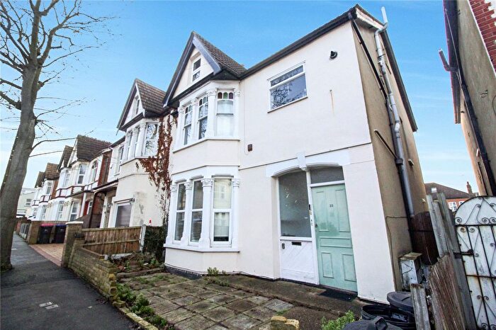 2 Bedroom Flat For Sale In Silverdale Avenue, Westcliff-On-Sea, Essex, SS0