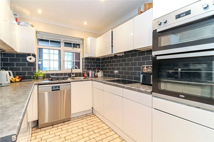 5 Bedroom Semi-Detached House To Rent In Wadham Road, Abbots Langley, WD5