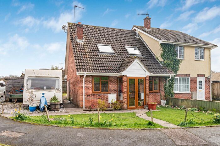 4 Bedroom Semi Detached Bungalow For Sale In Kiln Road, Bovey Tracey, TQ13