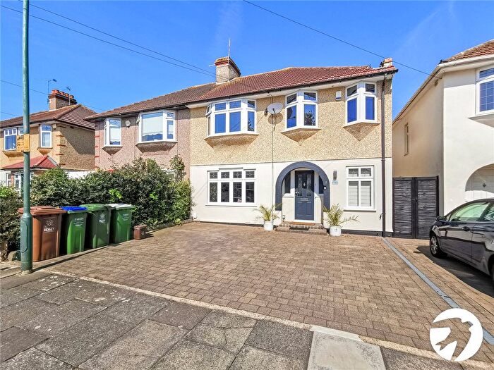 4 Bedroom Detached House To Rent In Chessington Avenue, Bexleyheath, DA7