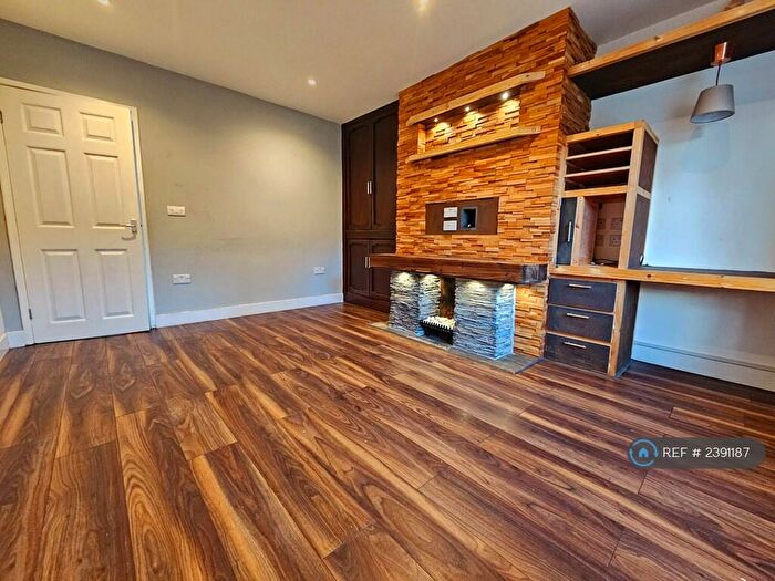 2 Bedroom End Of Terrace House To Rent In Miles Hill Terrace, Leeds, LS7