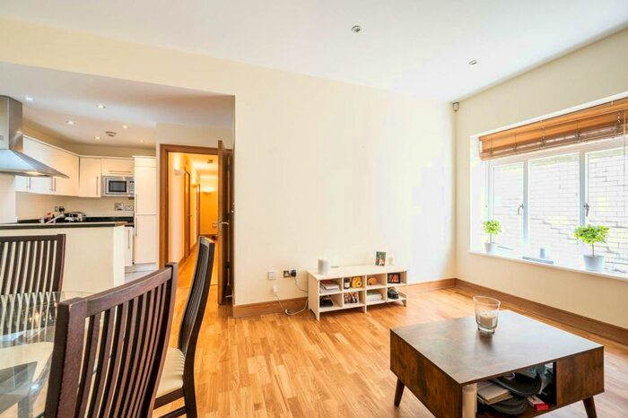 2 Bedroom Flat To Rent In Marylebone Road, Marylebone, London, NW1
