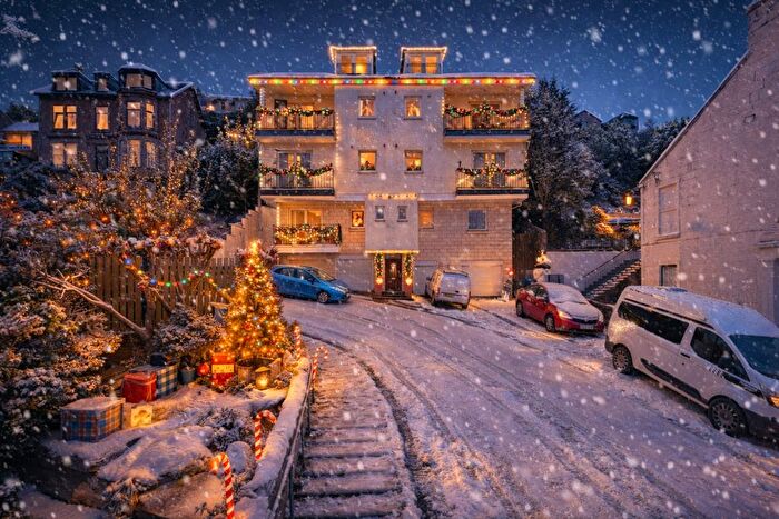 3 Bedroom Flat For Sale In Top Floor Flat, Victoria Road, Gourock, PA19