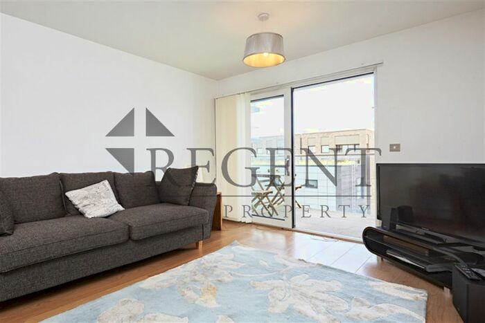 2 Bedroom Flat To Rent In Barge Walk, Greenwich, SE10
