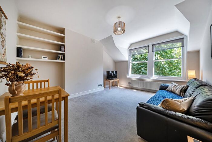 2 Bedroom Flat For Sale In Brondesbury Villas, Queens Park, London, NW6