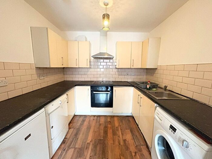 3 Bedroom Maisonette To Rent In Battenberg Road, Bolton, BL1