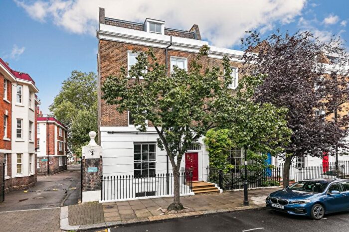 6 Bedroom End Of Terrace House For Sale In College Cross, Barnsbury, N1