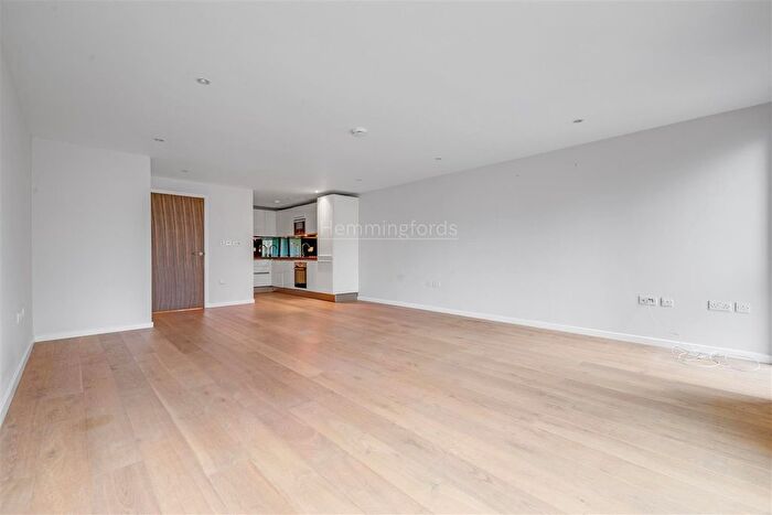 2 Bedroom Flat For Sale In Blackthorn Avenue, London, N7