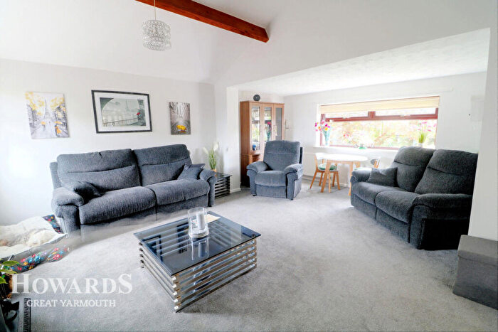 3 Bedroom Detached House For Sale In Conifer Close, Ormesby, NR29