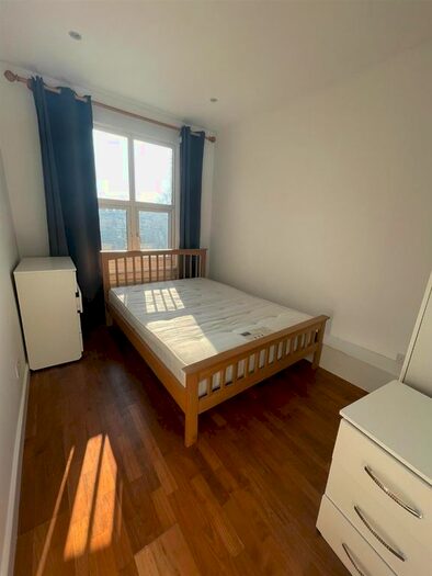 3 Bedroom Flat To Rent In Chiswick High Road, Chiswick, London., W4