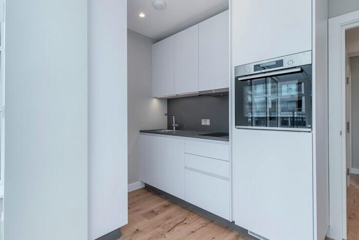 2 Bedroom Flat To Rent In Kingsland Road, London, E8