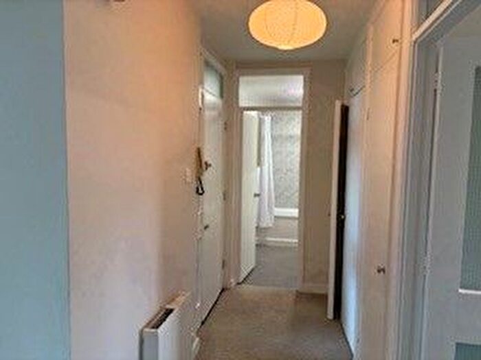 1 Bedroom Flat For Sale In Chase Road, Oakwood, N14