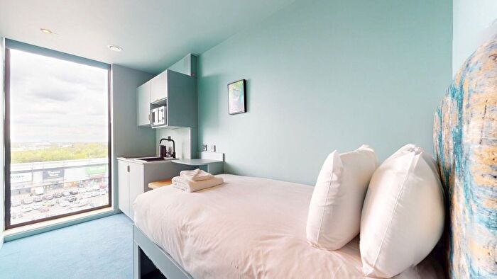 Studio To Rent In Uxbridge Road, Hayes, UB4