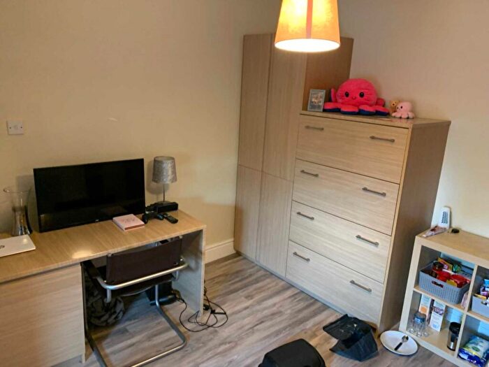 9 Bedroom Semi-Detached House To Rent In Heaton Road, Withington, M20