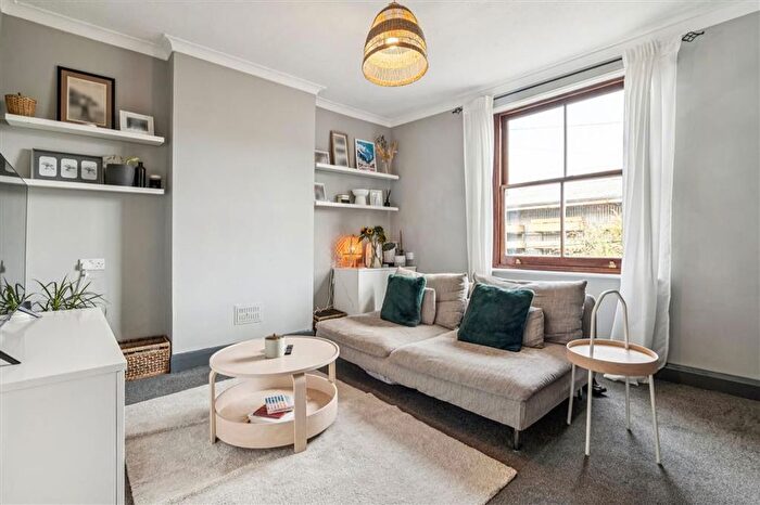 1 Bedroom Property To Rent In Grove Mews, Brook Green, W6