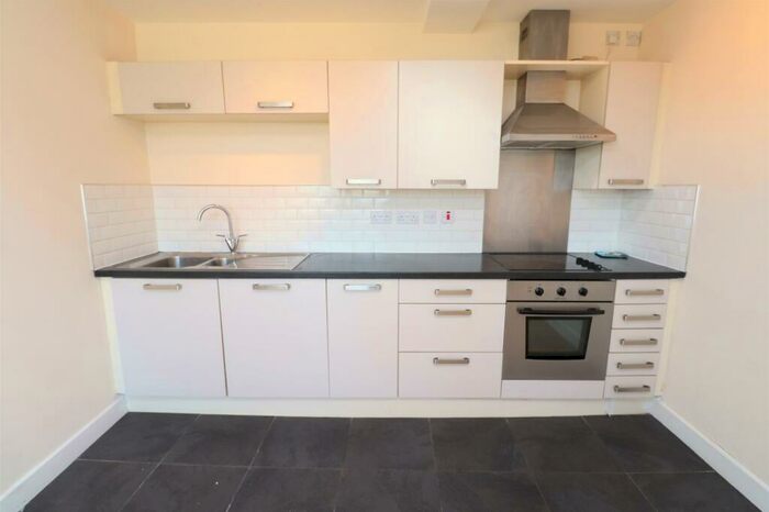 2 Bedroom Flat To Rent In Rodley Lane, Leeds, West Yorkshire, Uk, LS13